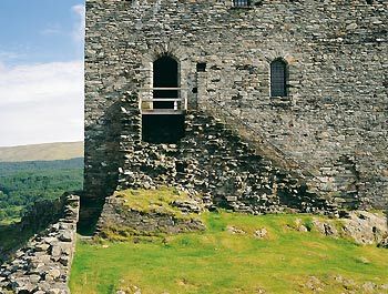 Dolwyddelan_Castle_03.jpg