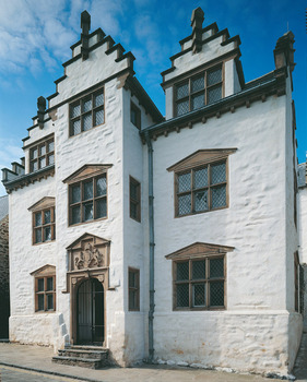 Plas Mawr front.jpg